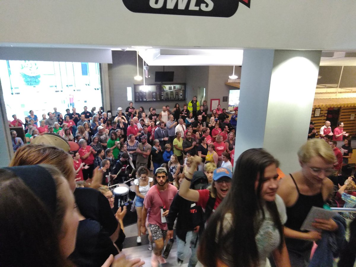 KeeneMasonLib's tweet photo. The Class of 2023 has been clapped in! Welcome to @KeeneState_ everyone! 

#KeeneState #KeeneStateCollege #KeeneState23 #Welcome https://t.co/Tv0frf6I8e