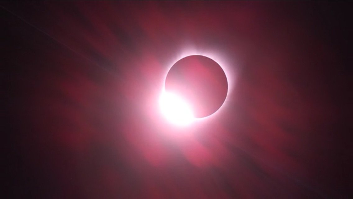 Steve_P_Knight's tweet photo. Two years ago today I spent 2 min 59 sec in the shadow of the moon. Video best viewed with audio, listen out for Total Eclipse Of The Heart blaring out during totality! https://t.co/uEWgkSwo5E #totalsolareclipse2017 https://t.co/lIj1dlAwWL