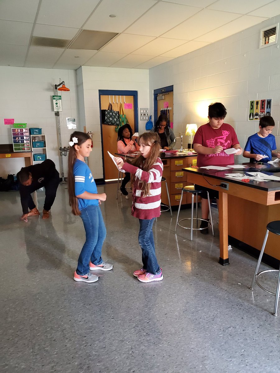 mrsjtscience's tweet photo. Making Bobby droppers @MysterySci #streamfcps1920 @EJHSBulldogCtry @suptking https://t.co/YRzGgLpJbz