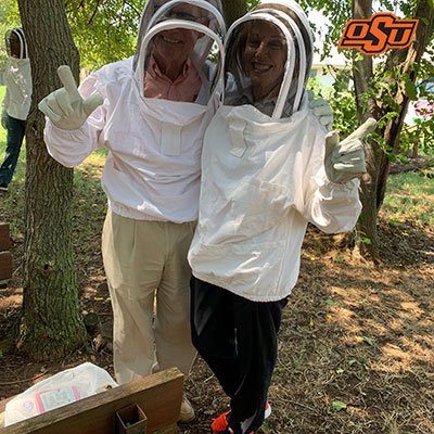 Thanks for sharing, First Lady!

"<a href="/okstate/">Oklahoma State Univ.</a> is helping spread the word about insects, by getting students involved, and by conducting research and citizen science project."

📸: @OSUFirstCowgirl &amp; <a href="/burnshargis/">Burns Hargis</a>
