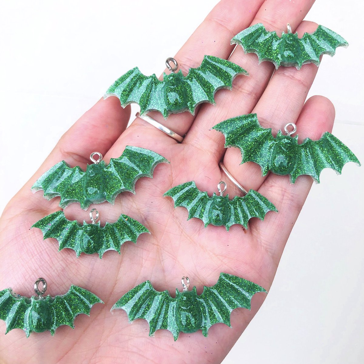 meownikaa's tweet photo. 💚 lets save the amazon together 💚

purchase a green bat &amp; help save the amazon today! together we can make a difference 💚

i will be donating 50% of profit made to Amazon Watch

I will be posting proof of my donation 💚

RT,SHARE,LIKE,SPREAD THE NEWS https://t.co/6CxPMhnhyC