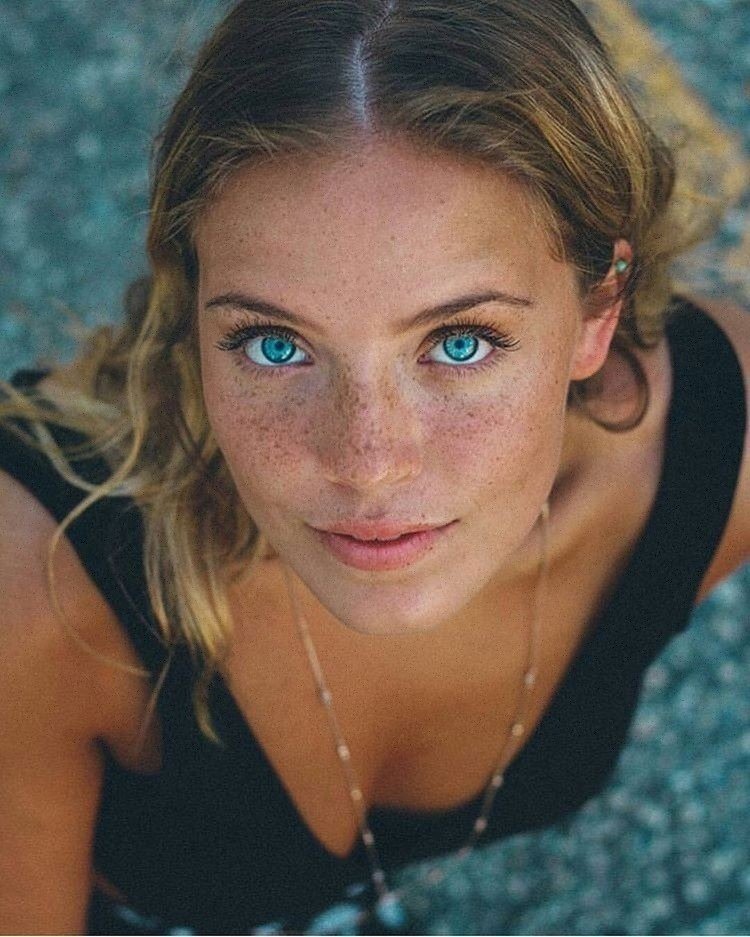 Miley Cyrus - Slide Away
youtu.be/_LwX7GCE5rI