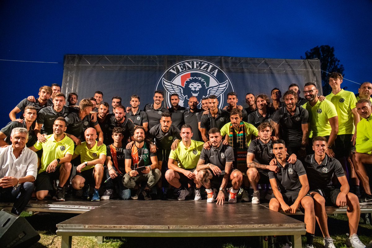 VeneziaFC_IT's tweet photo. Grazie a tutti i presenti oggi! E ora testa al campionato! 🧡🖤💚🦁 https://t.co/yDSoOpMIKh