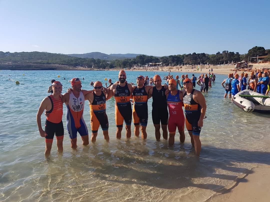 feimesport's tweet photo. No podíamos faltar a la clásica del verano el #Triatlon #CalaBassa 

Allí estuvieron varios de los nuestros y además haciendo muy buen papel🏋️‍♂️🏋️‍♂️💪💪💪

🔴🔵🏁🏃‍♀️🏃‍♂️🔴🔵
#EivissaFeimEsport #FeimEsport #FemEsport #Runners
#Cantera #Pedrera #TrabajoCanteraNoCartera #WeRun #running https://t.co/Me8LtquOvc