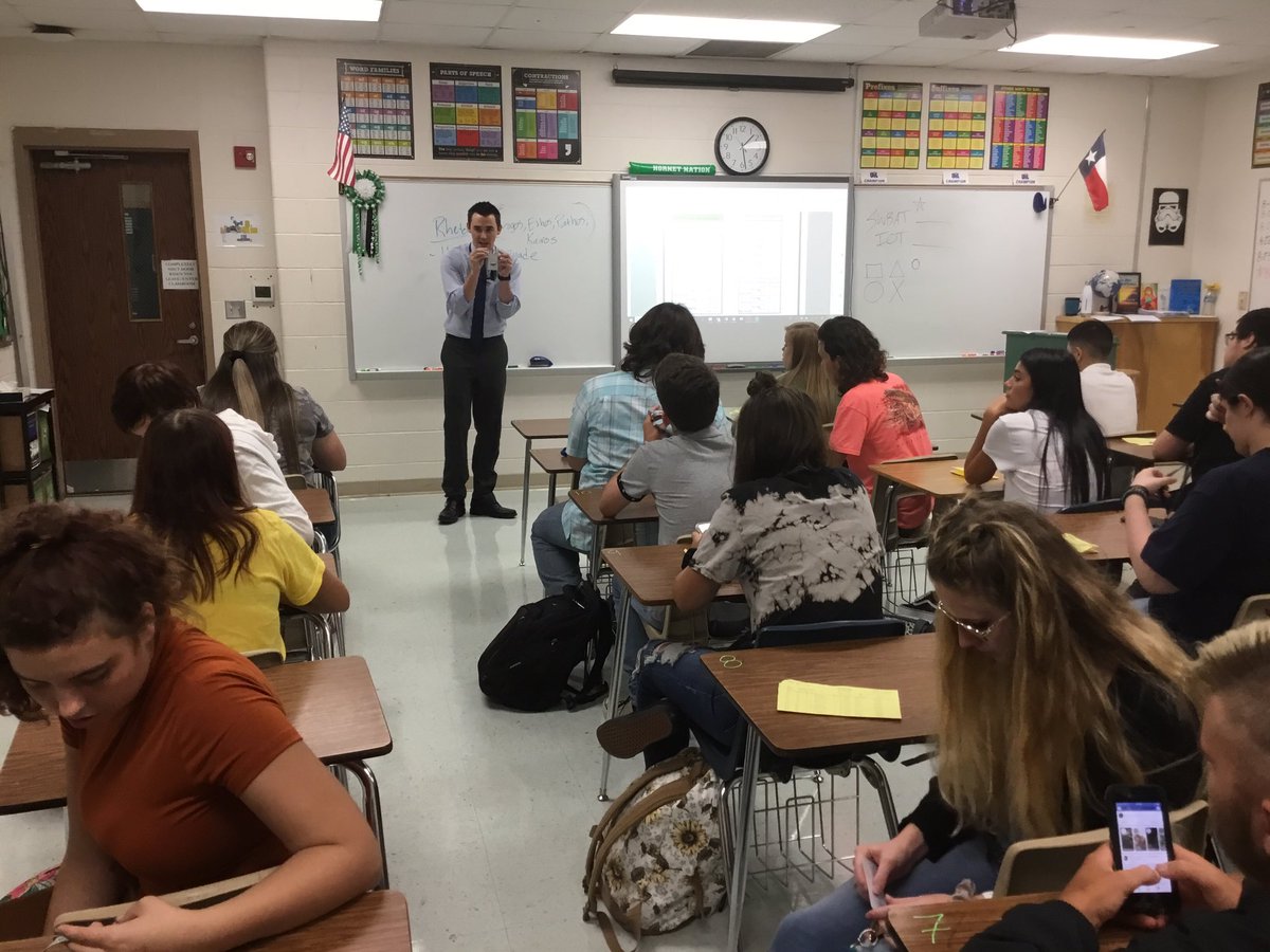 FurseyG's tweet photo. Great English teachers at AHS!  Great job Mr Cole!  #AzleISDplacetobe https://t.co/288xl18dcE