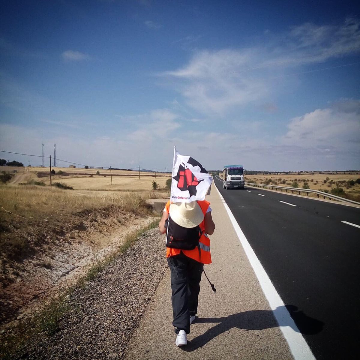 SoriaYa's tweet photo. 📍ETAPA 1 🚶🏻‍♂️🚶🏼‍♀️
Han llegado bien al final de la primera jornada, en Venta Nueva. Han tardado un poco más de lo previsto pero nos cuentan que todo va fenomenal. ¡Buen camino, Juan Antonio y Caty!

#marchalenta #almismlritmoquelasobras #soriaquierefuturo #a12ya #autoviadeldueroya https://t.co/tNTuxcEqMz