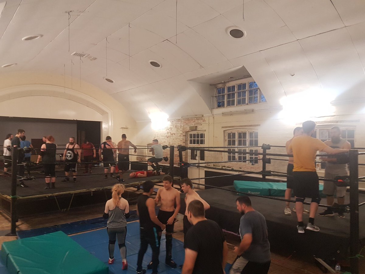Stixx_1's tweet photo. Great turn out for sweaty advanced class tonight and alot of fun with beginners before.
#hopwrestlingacademy
#hopwrestling
#workinghardpaysoff
#showweekend https://t.co/dxz4ze4ggj
