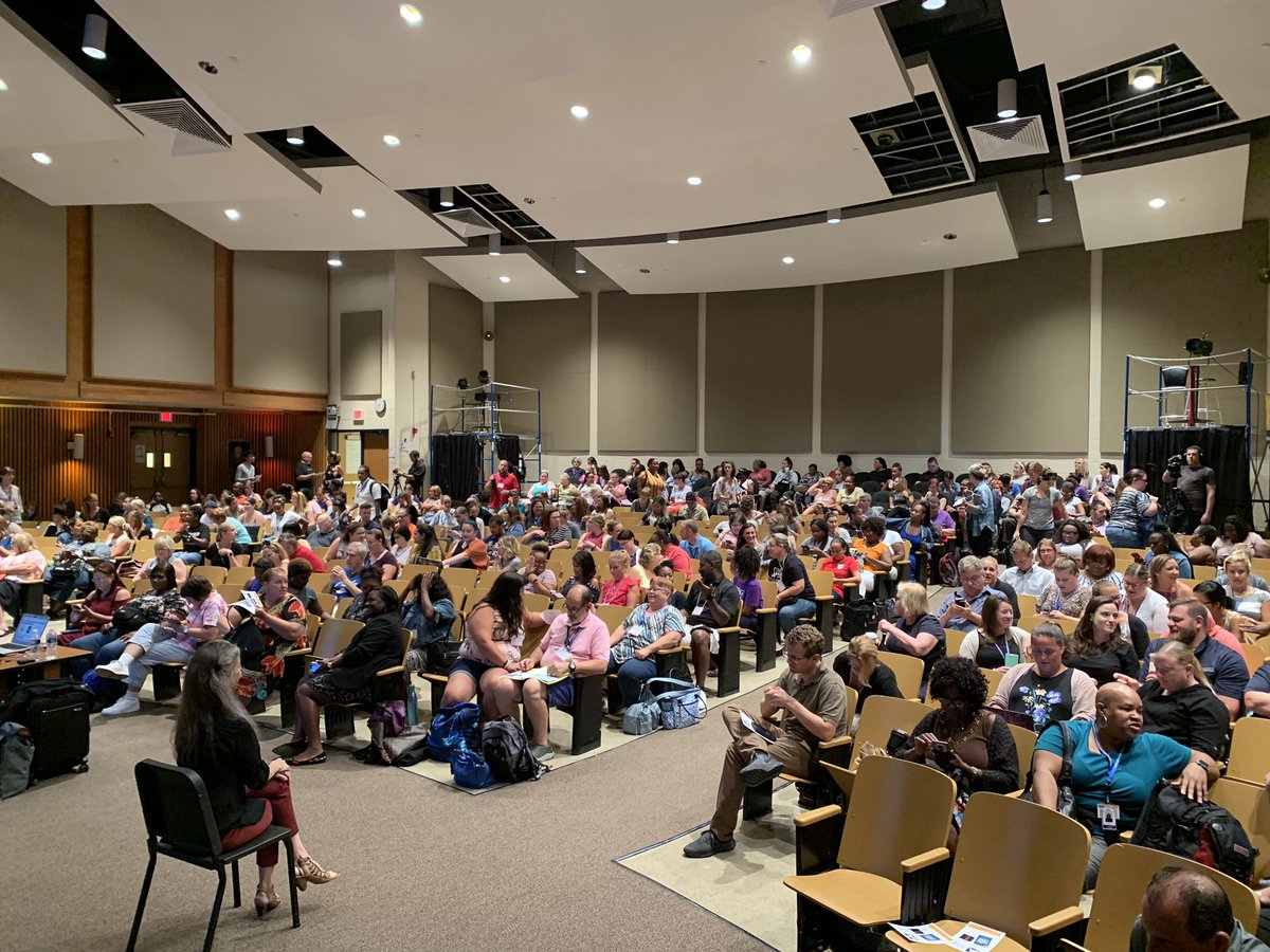 jasontoddgreen's tweet photo. What a day with @PhillyOSS and @PHLschools!!! Started the morning with the keynote then the @LINC_PD coaches took over and led some amazing breakout sessions to deepen the learning. Thanks for having us @PHLschools! #lincPD #phlschools #BLinAction #generativity https://t.co/3qOpxgTHff