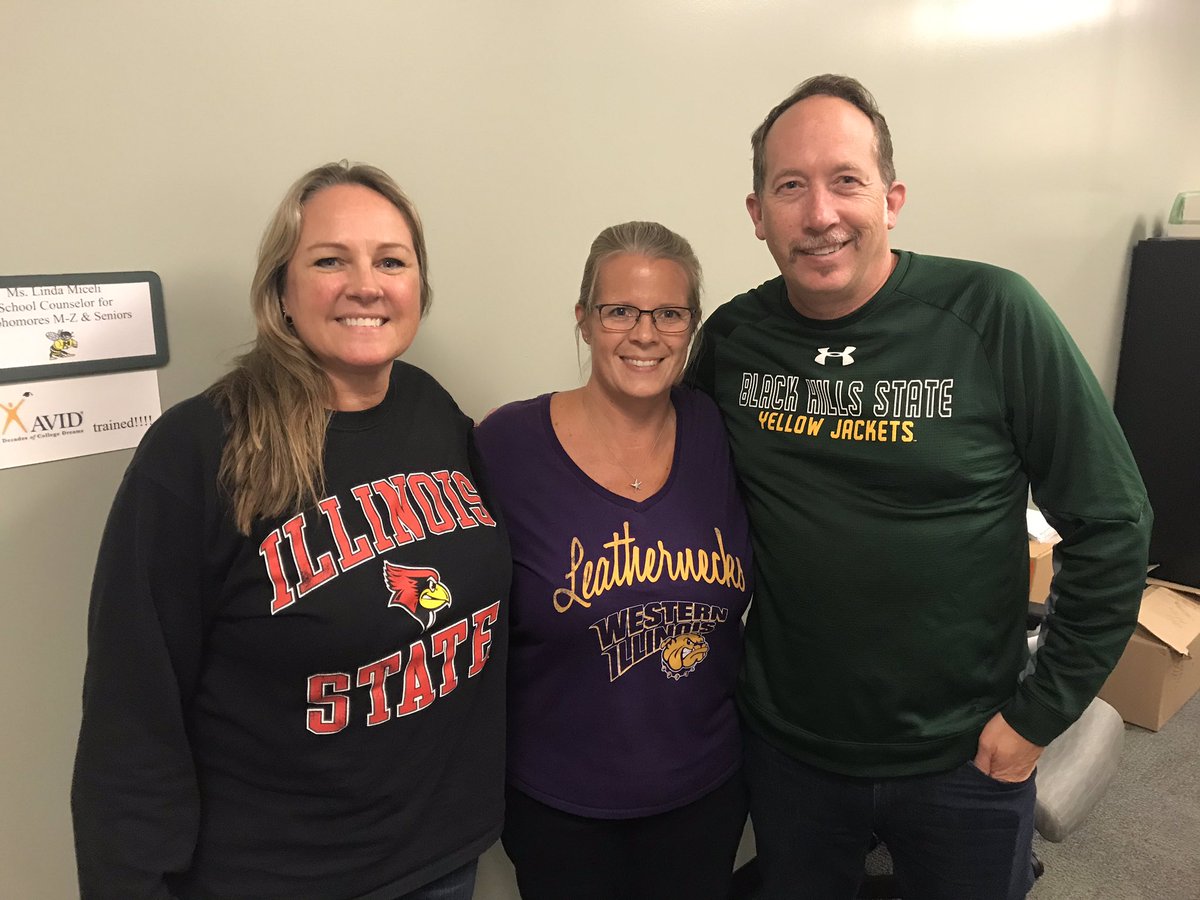 HHSHornets1's tweet photo. College wear Wednesday!! #AVIDstrong @HarvardD50 @HornetAVID #HHS50 #collegeandcareerready https://t.co/YDSLkCBrHF