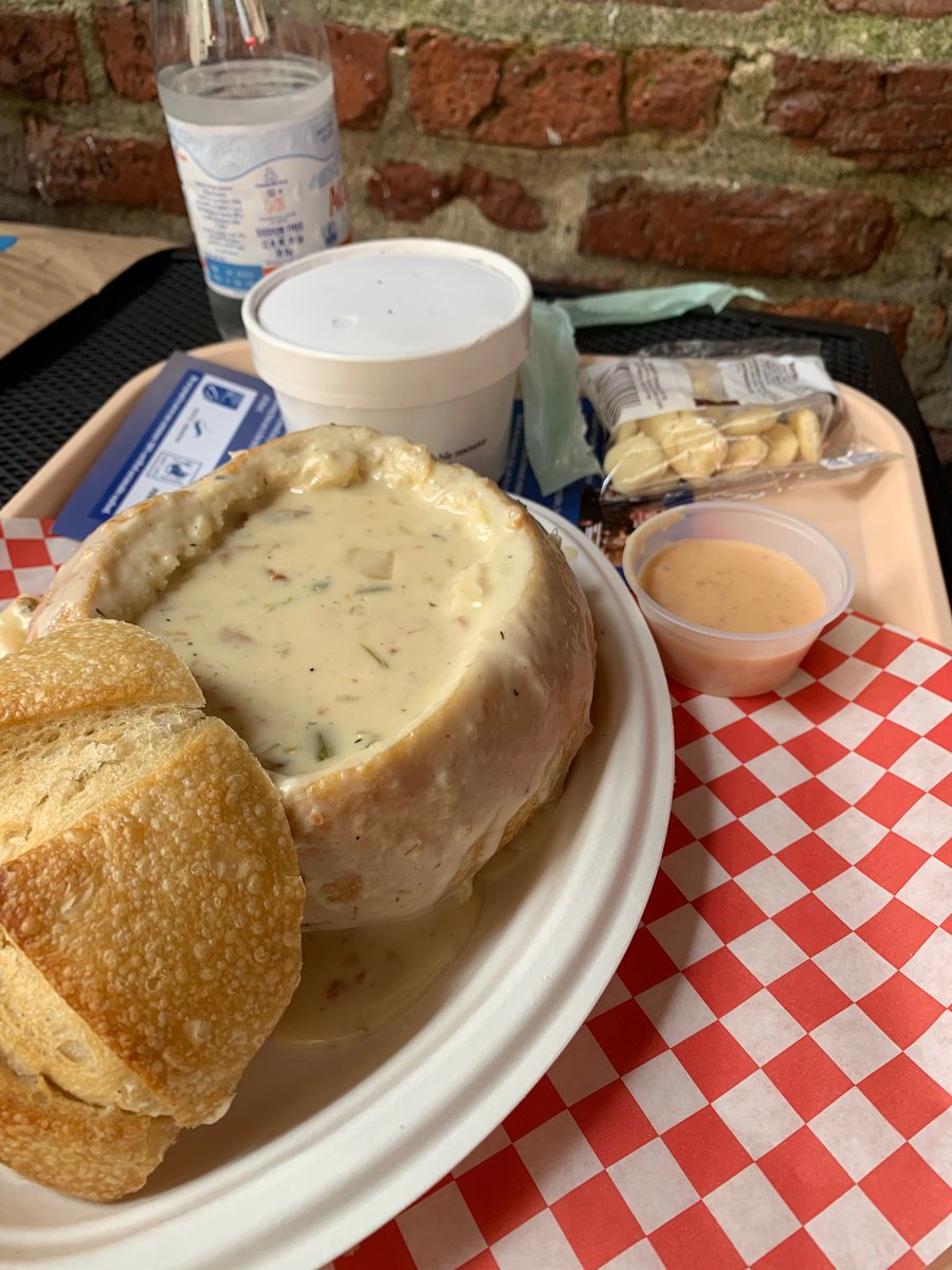 MsYoshi5's tweet photo. Best part of adventures spending time with your kid ! Marley’s pro tip is go to The Space Needle and then have lunch ⁦@pike_place⁩ Market and  grab a clam chowder bowl !!!! #BeMagenta #TeamMagenta #TMobileWingman #Seattle #bestclamchowder #spaceneedle https://t.co/tFsKXw0CjV