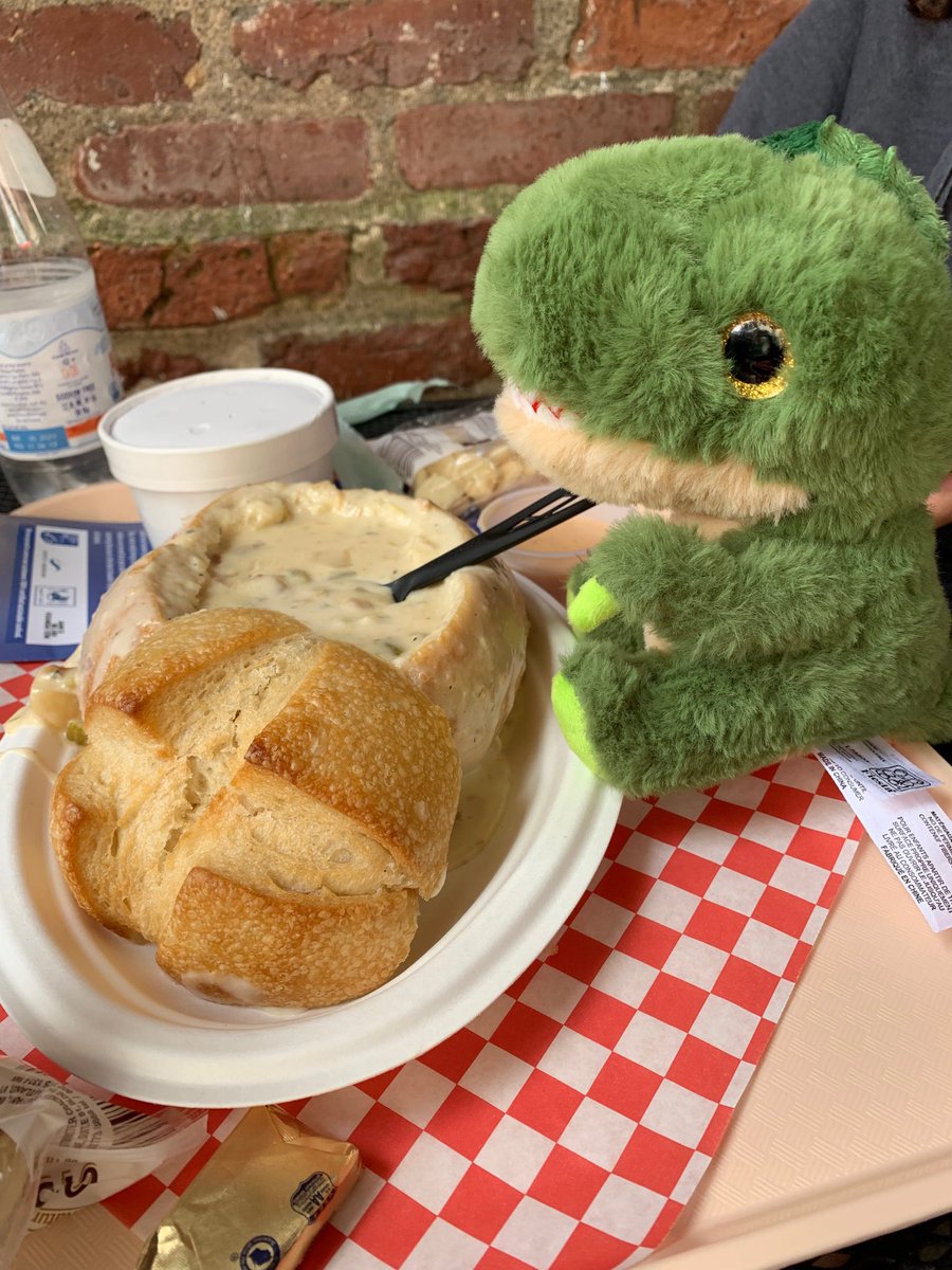 MsYoshi5's tweet photo. Best part of adventures spending time with your kid ! Marley’s pro tip is go to The Space Needle and then have lunch ⁦@pike_place⁩ Market and  grab a clam chowder bowl !!!! #BeMagenta #TeamMagenta #TMobileWingman #Seattle #bestclamchowder #spaceneedle https://t.co/tFsKXw0CjV