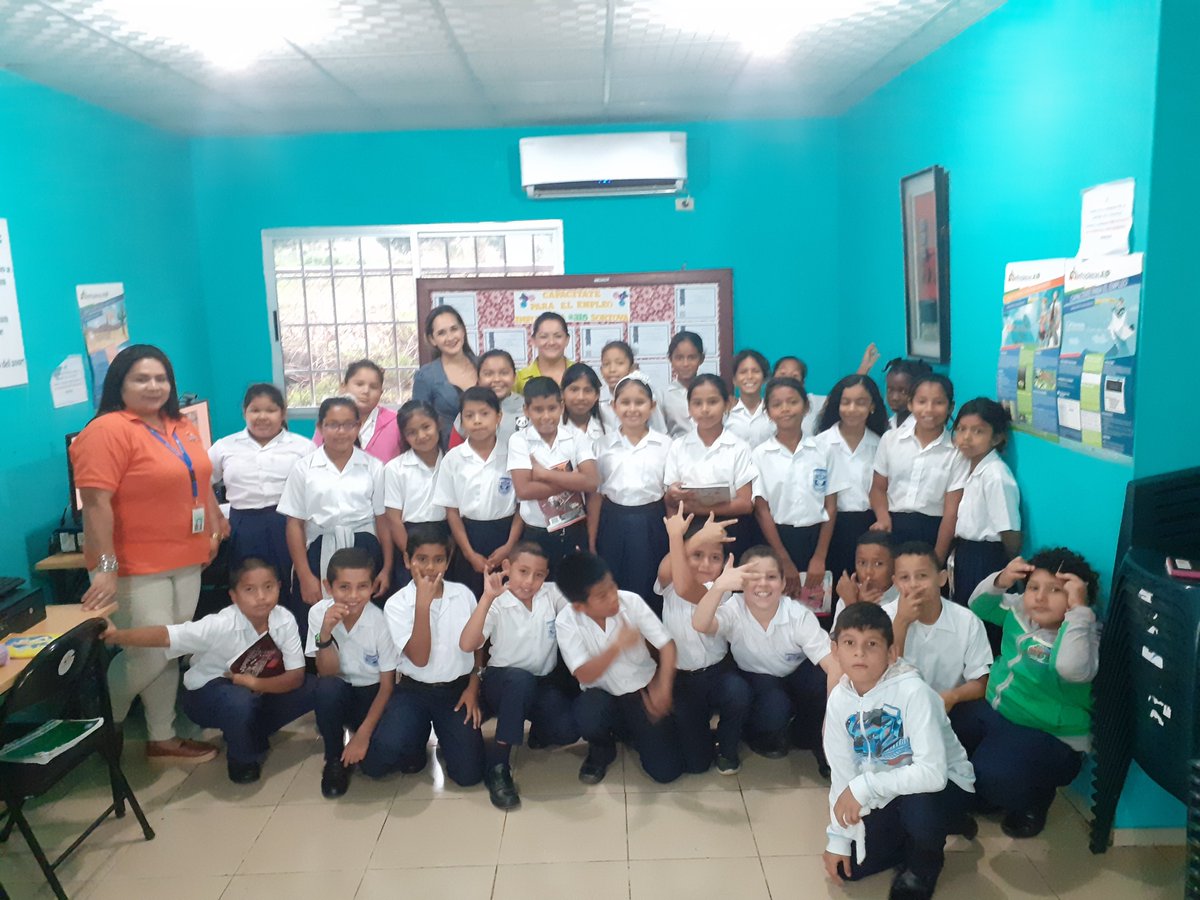 angeldeserrano's tweet photo. 'El camino al éxito es la actitud'.
Charla taller de Hábitos y técnicas de Estudios a Estudiantes del 4°de la Escuela de Sortová,expositora Licda.Jazmin Moreno, en Infoplaza #315 Sortová. #Momentosinfoplazas #yosoyinfoplazas @infoplazasAIP https://t.co/sFzvRA3Y99