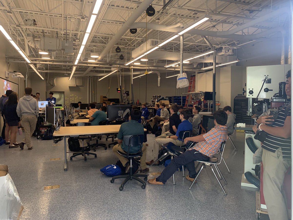 team3164's tweet photo. New year, new lab, and new members 🤖 🛠  #FIRSTinspires  #FIRSTRobotics #FRC #robots #morethanrobots #AMDG #jesuitrobotics #StealthTigers https://t.co/hmUvFwwMQz