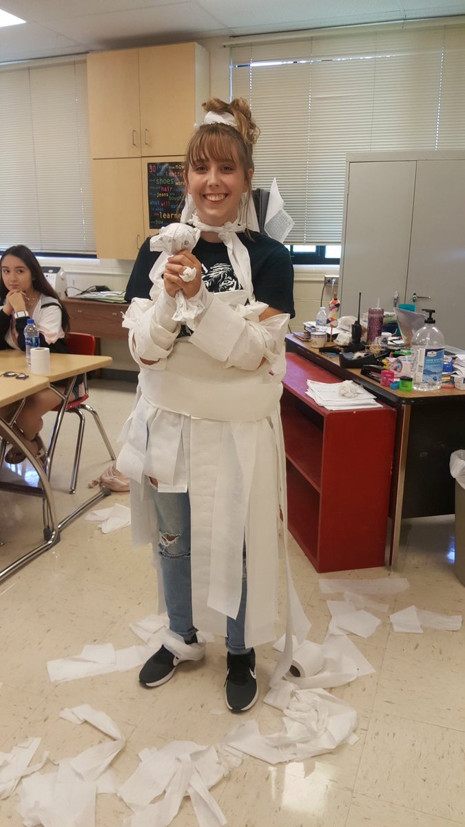 Ms_ShafShaf's tweet photo. 20 minutes to make a toilet paper wedding dress....here's the results. These students are on their way to careers in fashion design! https://t.co/T6lYTG3n5C