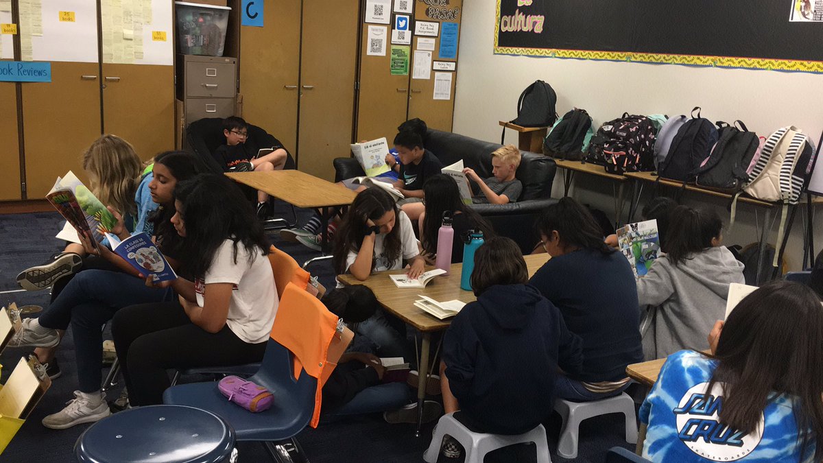 senoragaer's tweet photo. Silent reading going on in Spanish @ParksJHS @MrsMundschau The couch area is definitely a favorite spot! #parksciclassroom #parksbest2years #theparksWAY https://t.co/RIkWPM8nGA