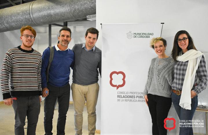 CircomCBA's tweet photo. #MaratonRRPP🚩 
Se asesoraron a distintas ONG en materia de comunicación de la mano del Consejo de RRPP en colaboración con #CircomCba ¡Mira las fotos! https://t.co/gTbnB1IfJG