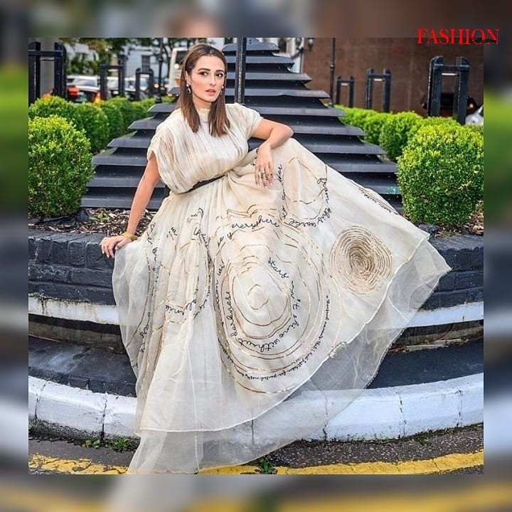fcmagpakistan's tweet image. The beautiful @momal15 looks like a dream all dolled up in the ivory dress for the #10thPAA🌼
💮
#fcmag.pk #momalsheikh #ivorydress #awards #styleicon #redcarpetstyle #fashionicon #fashionista #actress #model #drama #fashionmagazine #pakistaniactor #pakistanidrama #pakistanidrama
