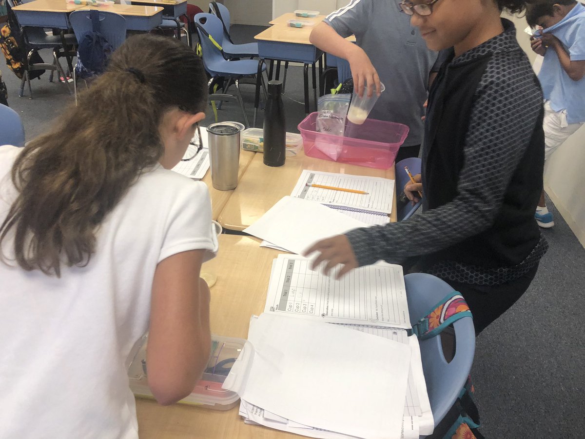 Mrs_Whitby_'s tweet photo. I wonder what will happen if we add soap to our baking soda and lemon juice mixtures? #observations #VCSScientists @CESWildcats https://t.co/QMw2pm8sUX
