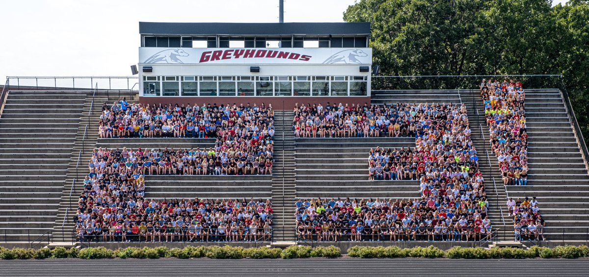 😍The #UIndy #Classof2023 boasts an average GPA of 3.5 and is represented by 21 states &amp; 30 countries!