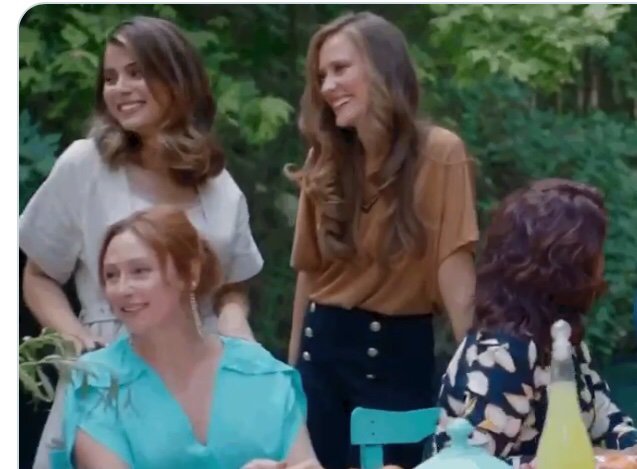 sultanın arkasında yaren,handanın arkasında gönül var acep bunlar dünür mü olmuş la #hercai