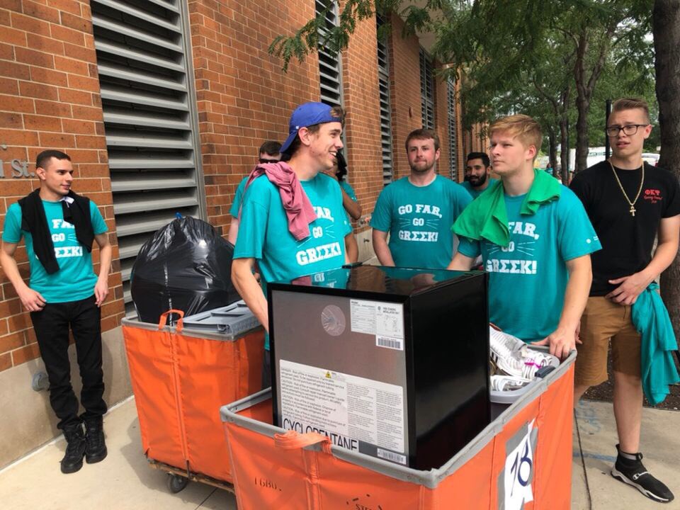 phipsiuic's tweet photo. Had a great time helping move freshmen in today! https://t.co/7emZqzf0V9