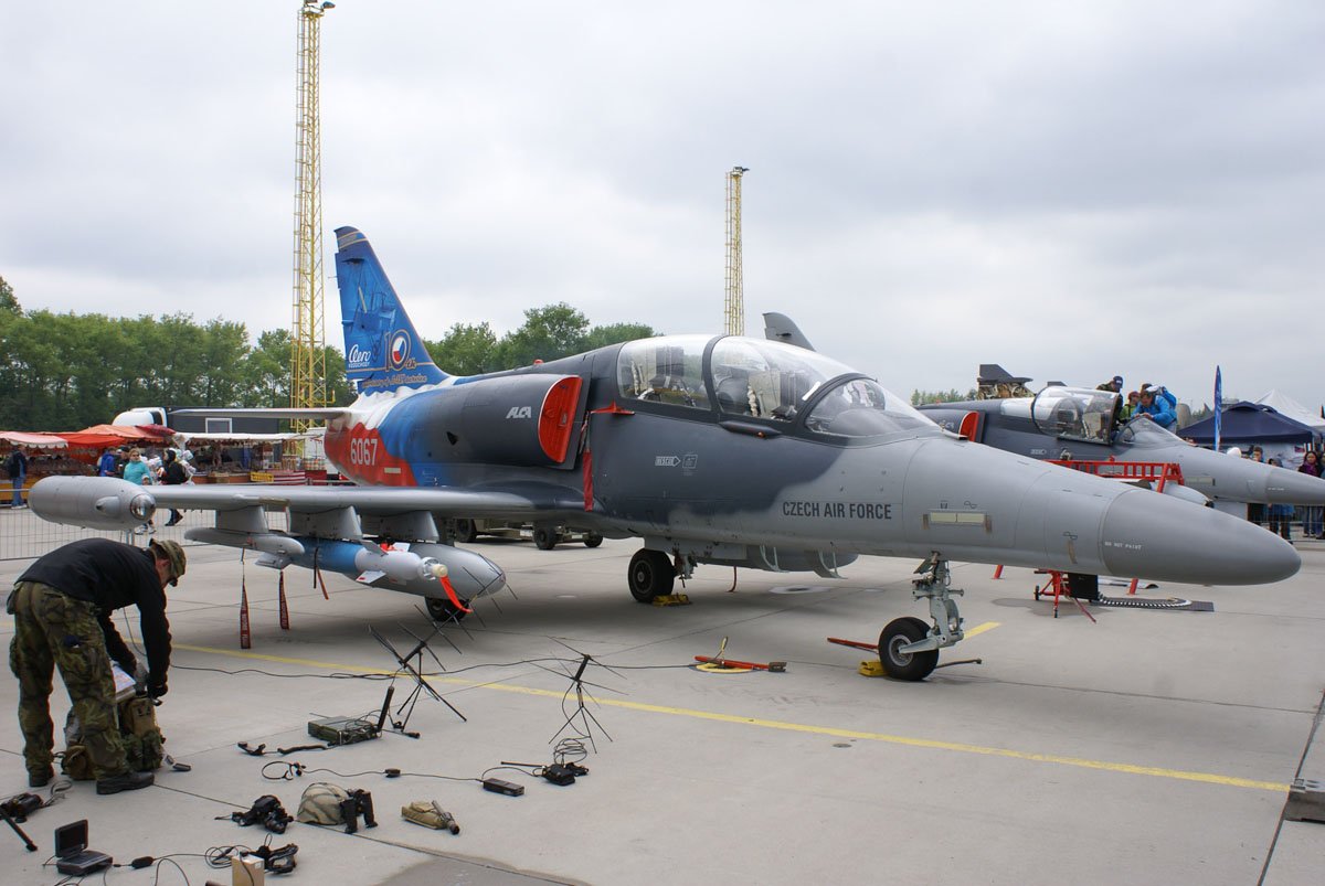scramble_nl's tweet photo. Czech Air Force deployment to Leeuwarden in November 2019. Read more at https://t.co/tsZ1k7PEbb (photos Vaclav Kudela via @Scramble_nl and Aero Vodochody).
#Avgeek #CzechAF #213vlt #21zTL #Caslav #L159T1 #L159T2 #AeroVodochody https://t.co/nZmiw4tUai