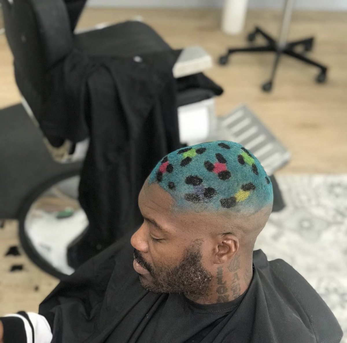 Mordu2OM's tweet image. ✂️ Énième innovation capillaire pour Djibril Cissé. Celle de trop ? 🤔