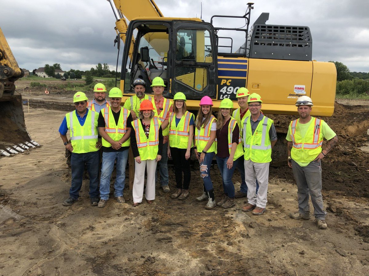 BoomerangCorp's tweet photo. We had a great time visiting with Senator @joniernst
 at one of our sites today! Big thanks to @NUCA_National
 and the Senator for making this happen! https://t.co/jnDdI1Bs0P