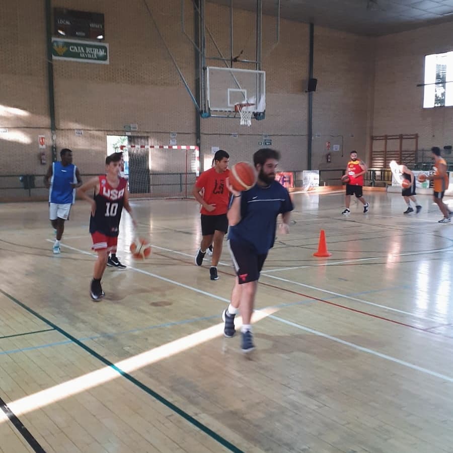 Fantástico inicio de pretemporada del equipo Senior🏀👑 con gran afluencia de juveniles👶. Todos  pelearán por hacerse un hueco en el equipo en este año tan importante🤼
#50Aniversario
#SomosEquipo