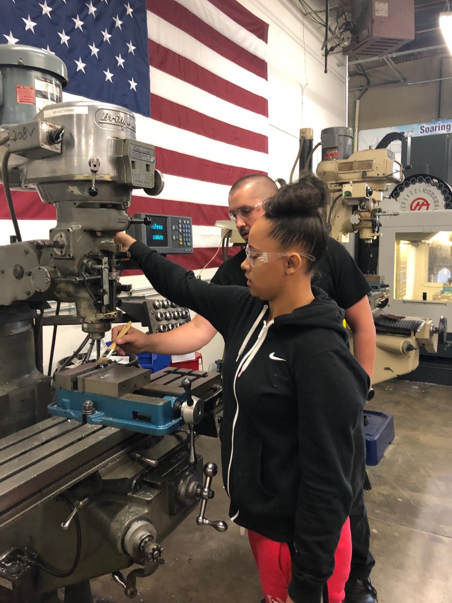 JumaVentures's tweet photo. We love @AJACTraining and the amazing opportunities they provide, like this advanced manufacturing tour for Seattle Juma youth! Youth tried using machinery to make dice, engraved keychains, and learned about high demand manufacturing careers in the region. #JumaExplores https://t.co/y4n1X5a5Ww