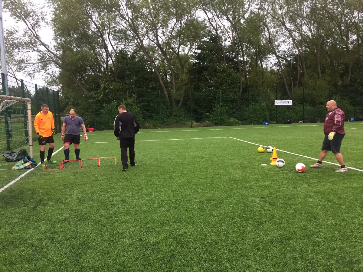 LastLegsFC's tweet photo. The legend that is @Only1DavePeters - working with the @NEEFC Inclusion Squad goalkeepers tonight.
The lads loved it. 🧤⚽️🧤
#TheresOnlyOneDavePeters #LLFC #NEEFC #Coaching #UpTheLegs #UpTheEnd ⚽️
@Victorygloves @goalies119 https://t.co/bGyivjHhsN
