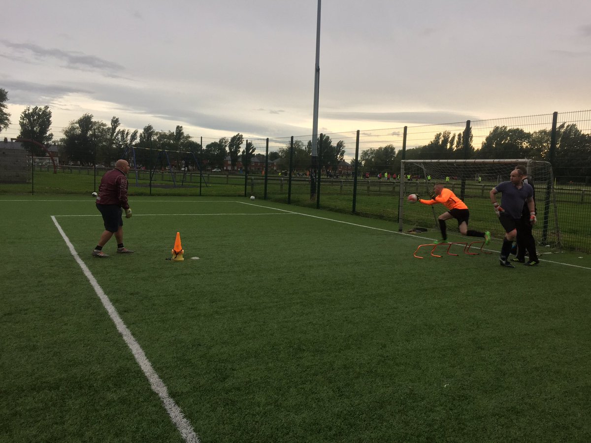 LastLegsFC's tweet photo. The legend that is @Only1DavePeters - working with the @NEEFC Inclusion Squad goalkeepers tonight.
The lads loved it. 🧤⚽️🧤
#TheresOnlyOneDavePeters #LLFC #NEEFC #Coaching #UpTheLegs #UpTheEnd ⚽️
@Victorygloves @goalies119 https://t.co/bGyivjHhsN