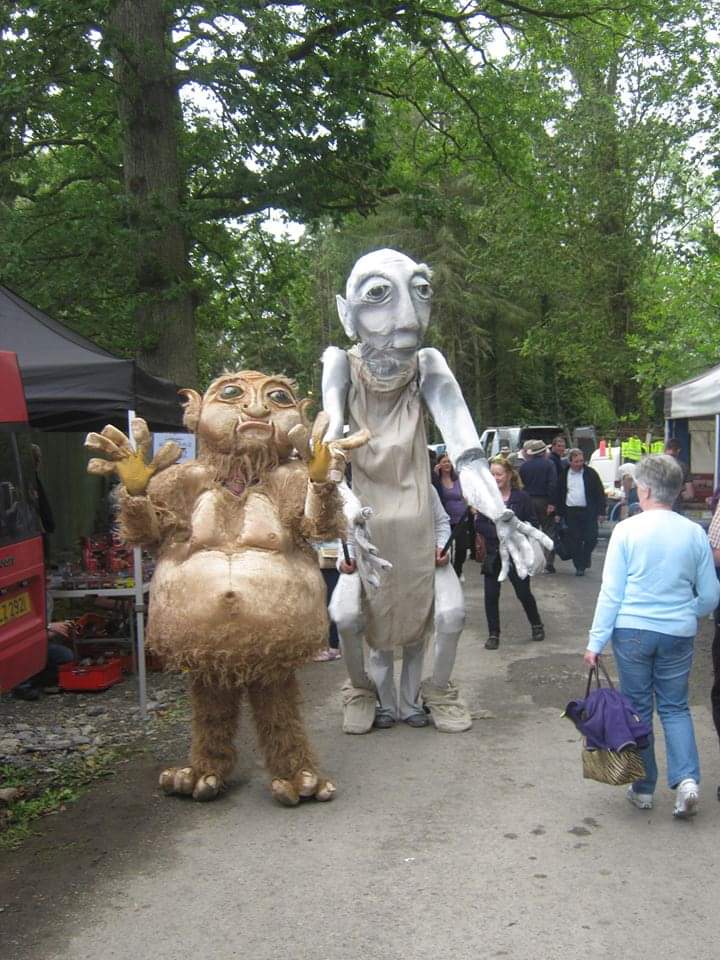 RynnAnd's tweet photo. Street theatre.  #loughrynnharvestfestandvintageday @leitrimcoco @IRLHHeartlands @irishtourist @leitrimtourism https://t.co/tToGs5NEIq