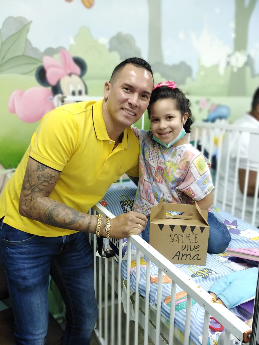 AFUTPA's tweet photo. Siendo la imagen pública de nuestros valores y esfuerzos @superraton7 aceptó la invitación de Abdiel González que en octubre de 2015 se le diagnosticó Leucemia y que hoy en su cumpleaños visitó el Hospital de Especialidades Pediátricas siendo testimonio de Fe y superación. https://t.co/kG5GYuuh8T
