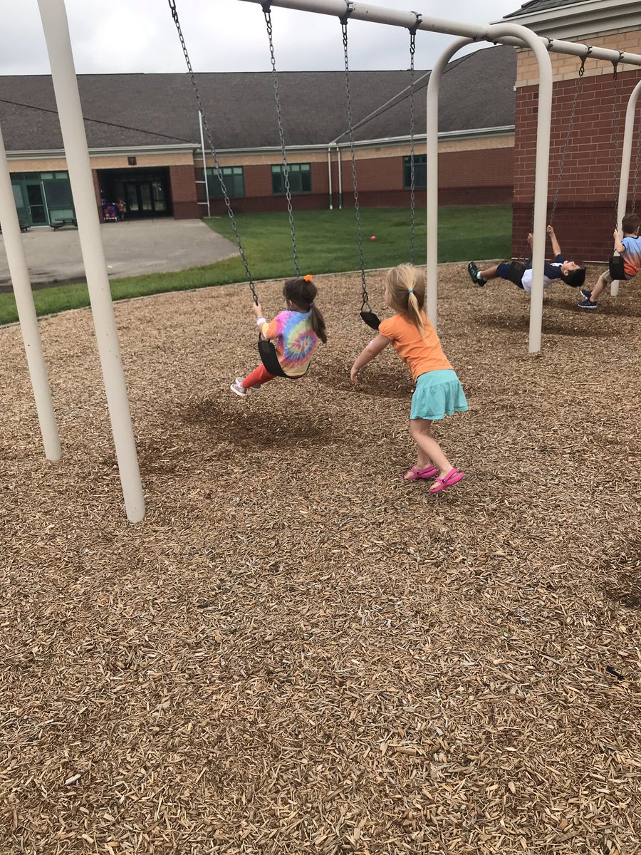 I just love seeing these little relationships form!!! #MLBAllstars #ourstory <a href="/MulberryEagles/">Mulberry Elementary</a>