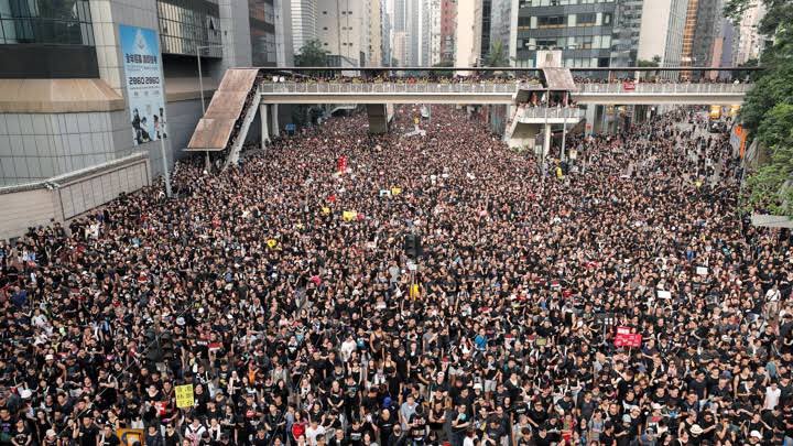 IAm_SeanW's tweet photo. @realDonaldTrump Pssst. American people - take a hint from those in Hong Kong - this is how it's done. Now, JUST DO IT. #globalclown #drugtestnow #ftrump https://t.co/VzC2tLkLkb