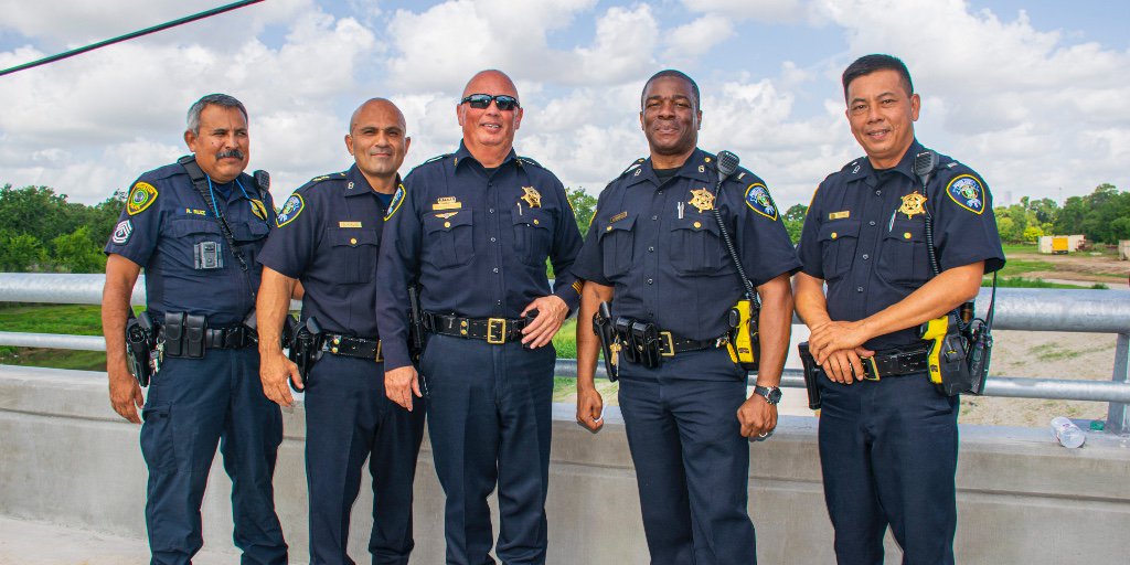 EastEndChamber's tweet photo. Today we joined Harris County Precinct 2, Commissioner Adrian Garcia and community leaders to celebrate the Ribbon Cutting Ceremony of the new Forest Hill Blvd. Bridge.
#EECOC #EEHou #Houston https://t.co/U6aAO3bnuP