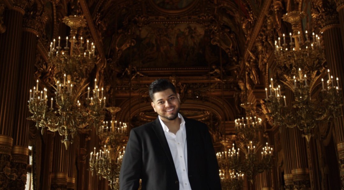 dchavar's tweet image. Travel Tip: When photographing 📸your favorite monuments, arrive early in the AM to avoid the crowd in the background or take a low-angle shot! And with #SimpleGlobal you’ll have unlimited texting 📱to share your pics! Bonjour Paris 😍❤️✈️#TMobileWingman #TeamMagenta #DreamTM