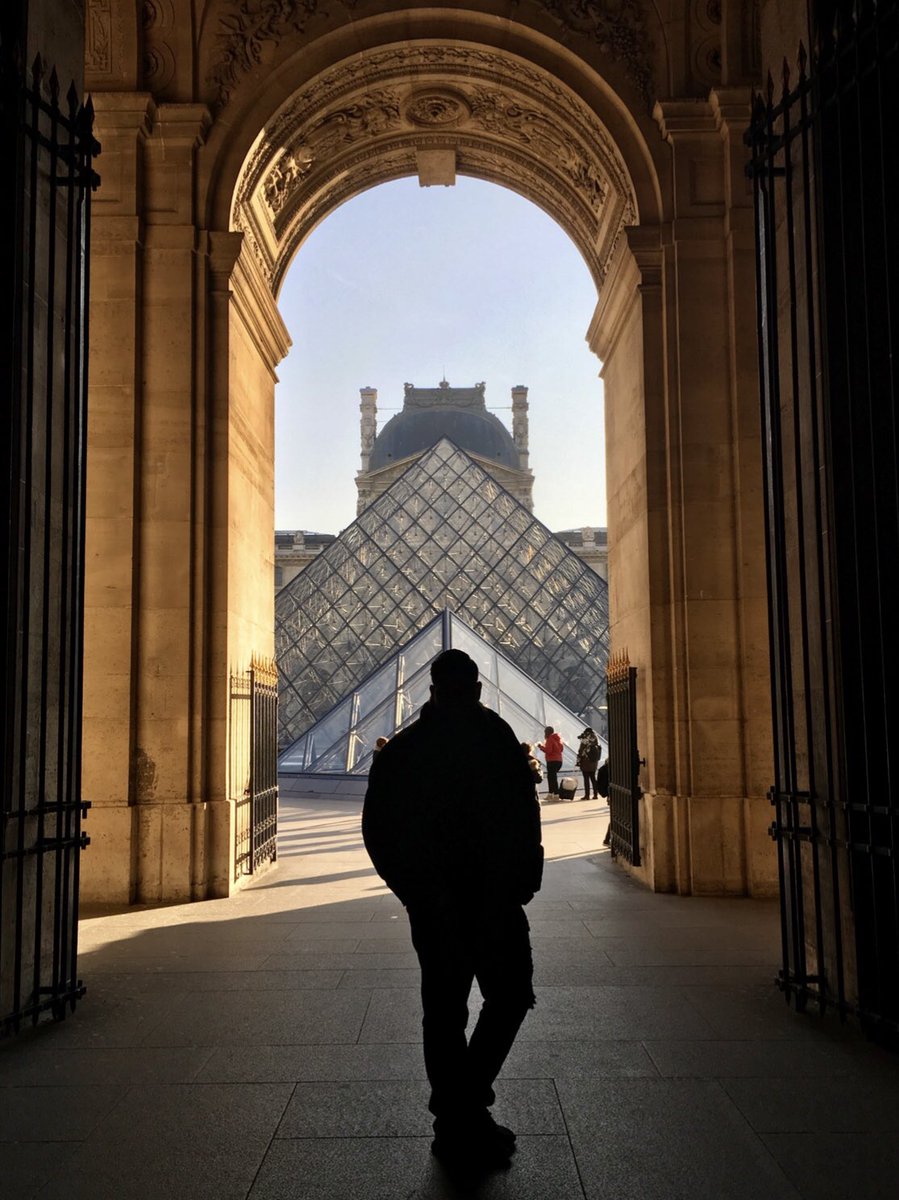dchavar's tweet image. Travel Tip: When photographing 📸your favorite monuments, arrive early in the AM to avoid the crowd in the background or take a low-angle shot! And with #SimpleGlobal you’ll have unlimited texting 📱to share your pics! Bonjour Paris 😍❤️✈️#TMobileWingman #TeamMagenta #DreamTM