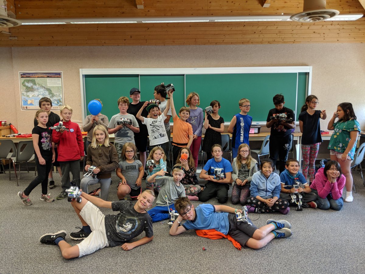 CANFIRST's tweet photo. Our second ever Yukon Camp was a total success! Last year we began a mission to teach coding to kids across Canada with #CanCode and we couldn't be happier that with the results. Thank you to our amazing staff and students for making this possible! @ISED_CA @NavdeepSBains https://t.co/HSM6wvwYLA