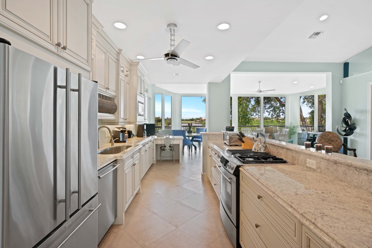 AdmiralsRealty's tweet photo. NEWLY LISTED!   
$895,000

244 Eagle Drive 
3 Bed | 2 Bath | 2,320 SF

Expansive water views in this beautiful professionally renovated &amp; fully furnished 2nd floor Harbor Home.  

For more information, contact Admirals Cove Realty at 561-744-8800 or visit https://t.co/sdHqTKnbwW https://t.co/gWHcLL0B28