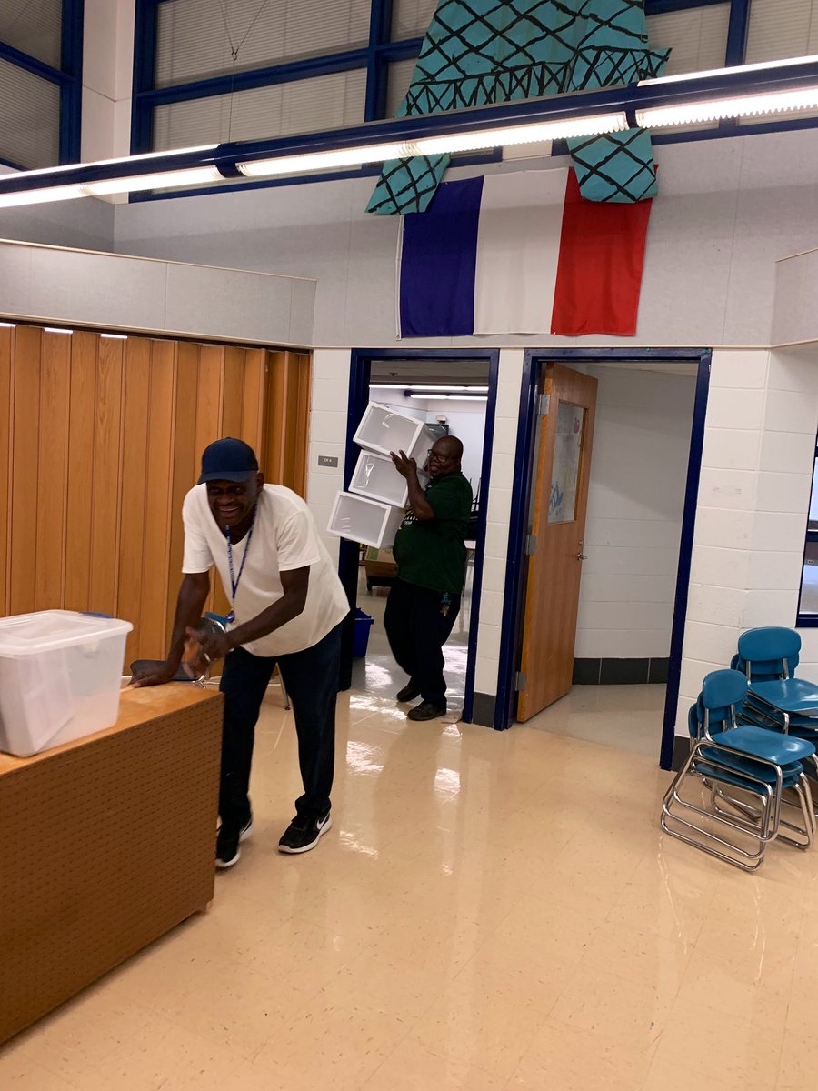 hes_smcps's tweet image. What a day it has been at Hollywood. Thank you is hardly enough to say to these amazing building service workers from across SMCPS. So excited to have the classrooms moved so teachers can begin preparations on Monday! THANK YOU!!! @smcps_dss