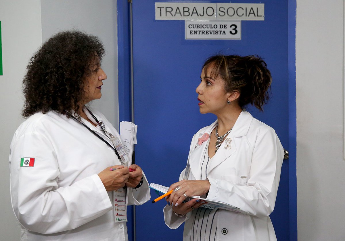 ISSSTE_mx's tweet photo. La labor del personal de Trabajo Social con familias favorece las redes de apoyo para pacientes crónicos o discapacitados. #ISSSTE

📰➡ https://t.co/fi9cliN2JF https://t.co/pSNdE6myMz