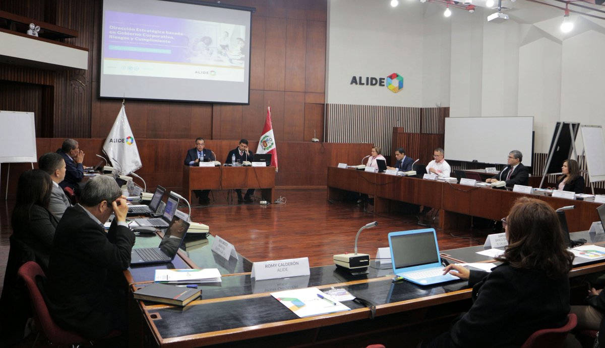 _ALIDE_'s tweet photo. #AHORA | Representantes de bancos e instituciones financieras de #AméricaLatina reflexionan en torno a los conceptos y estrategias de aplicación de #GobiernoCorporativo y #ModeloCanvas, en seminario organizado por #ALIDE ▶️ https://t.co/rB6A8Kwbg7