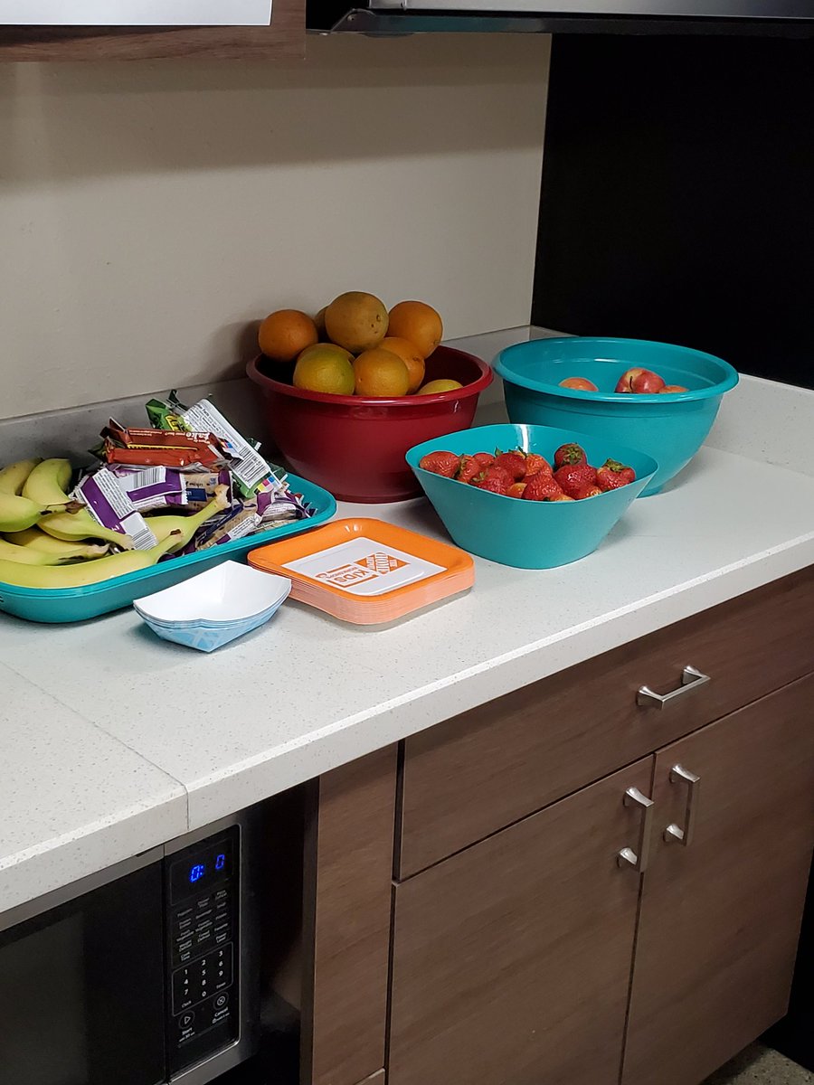 VOA1003's tweet photo. Taking care of our associates by treating them to healthy snacks today. #voa1003 #crewfromtheview #takingcareofourassociates #PacNorthProud https://t.co/G9FL88aE5b