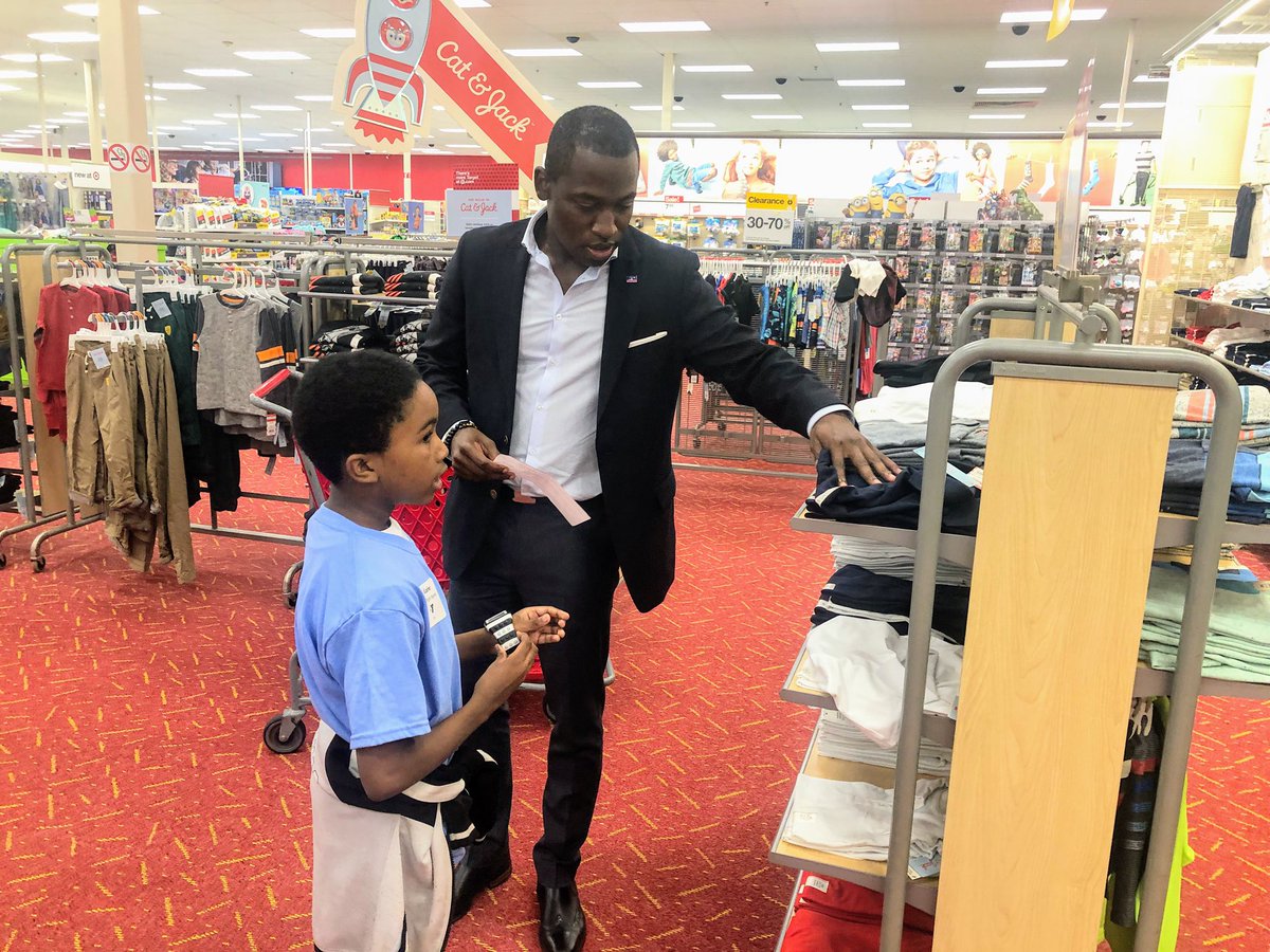 LevarStoney's tweet photo. Did a little back to school shopping with my friend Kaelen this afternoon. Thanks to @YMCARichmond and @RichmondPolice for making sure he’ll go back with the essentials to succeed.   #1RVA https://t.co/N748h4gmUw