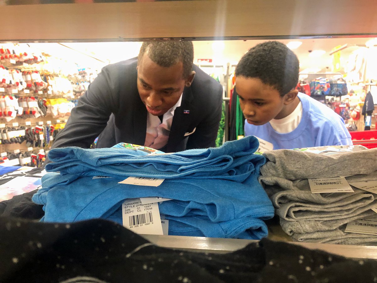 LevarStoney's tweet photo. Did a little back to school shopping with my friend Kaelen this afternoon. Thanks to @YMCARichmond and @RichmondPolice for making sure he’ll go back with the essentials to succeed.   #1RVA https://t.co/N748h4gmUw