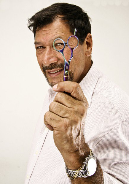 Barrazine's tweet photo. Cabeleireiro Walter Cabral, fundador da rede de salões Walter’s Coiffeur, volta a cortar cabelos no Rio. Retorno acontece no dia 22, mesma data em que a unidade Rio Design Barra completa 12 anos de abertura da unidade. #RioDesignBarra #Walter’sCoiffeur https://t.co/V0PYvlk4x0 https://t.co/PNiw8EdzsP