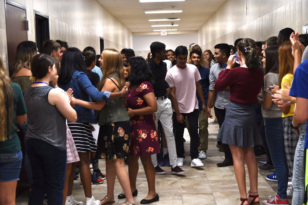 BNick33's tweet photo. Our first day Senior Walk at SHS was the perfect way to start the school year. Great group of students and amazing parent support! #RaidersRise #AmazingFirstDay https://t.co/tLsiqtJpYI