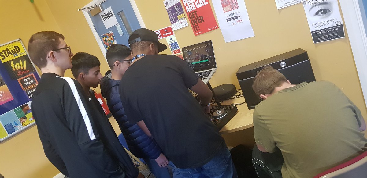 What an eventful day!! We had an artist @kriksix who helped young people create Stop Motion Animation. Also pizza making, boxing for fitness, DJ and beat making workshop and celebrating YPs birthday @Cara_rys @RochdaleYouthie #Safe4Summer #RYSSummer #SEND #stopmotionanimation
